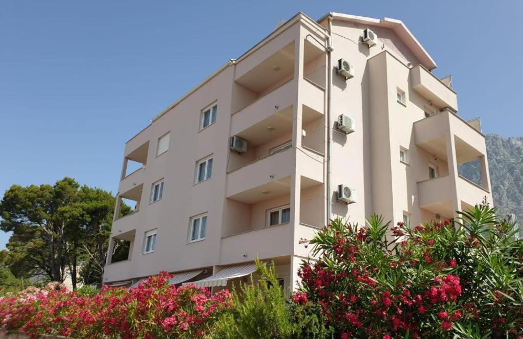 Sara Apartments Makarska Buitenkant foto